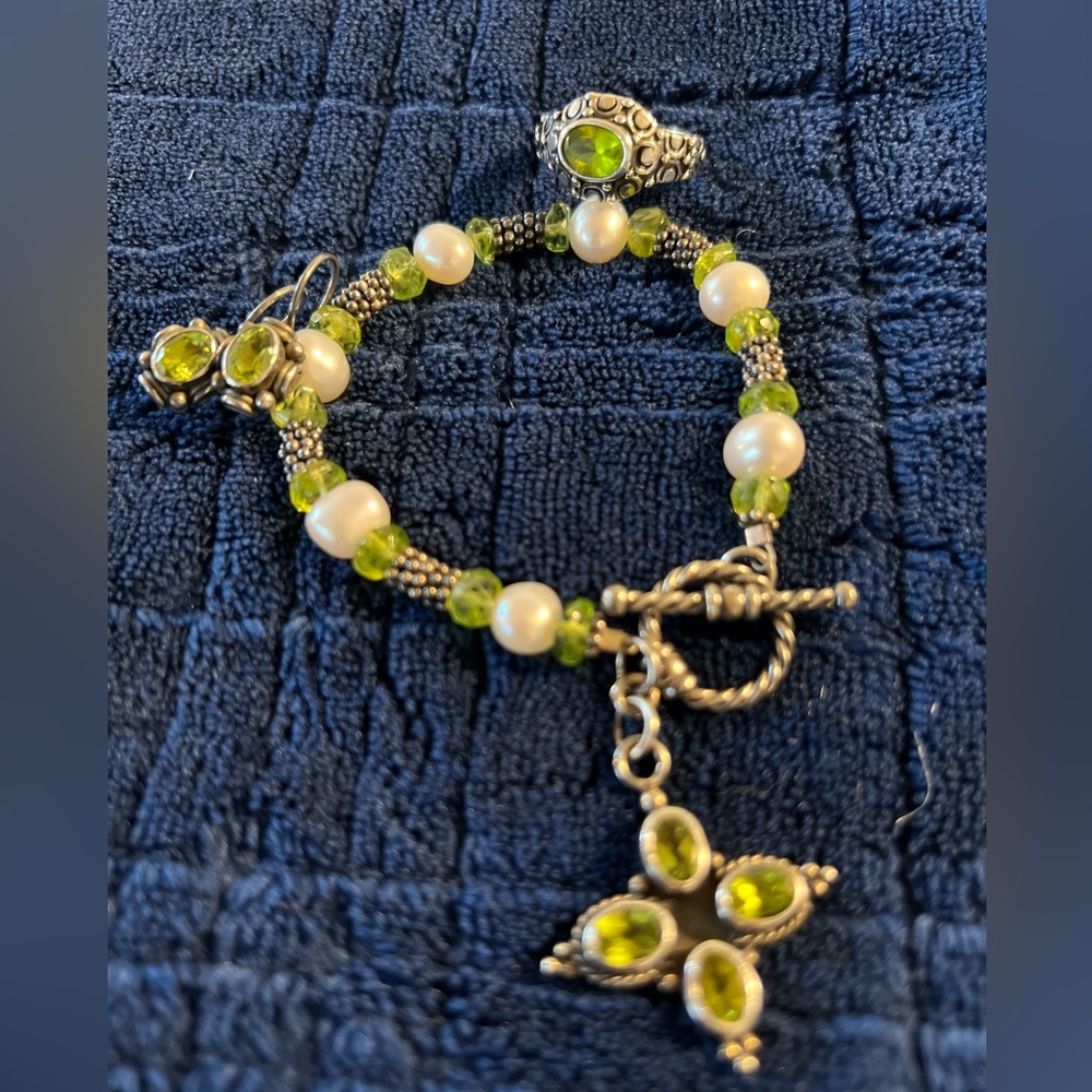 Peridot 925 bracelet, ring and earrings☘️